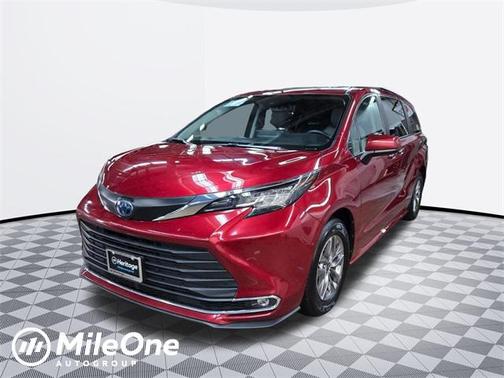 2023 Toyota Sienna XLE 8 Passenger