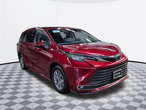 2023 Toyota Sienna XLE 8 Passenger