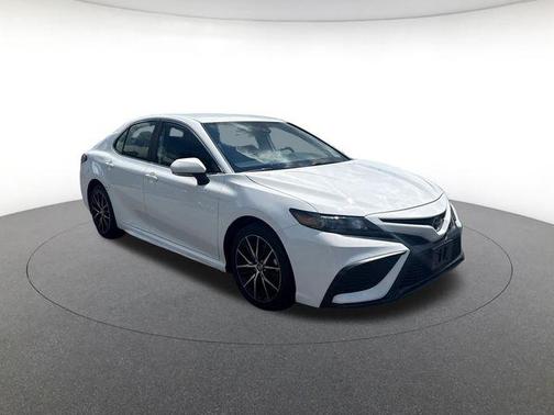 Ice 2023 Toyota Camry SE