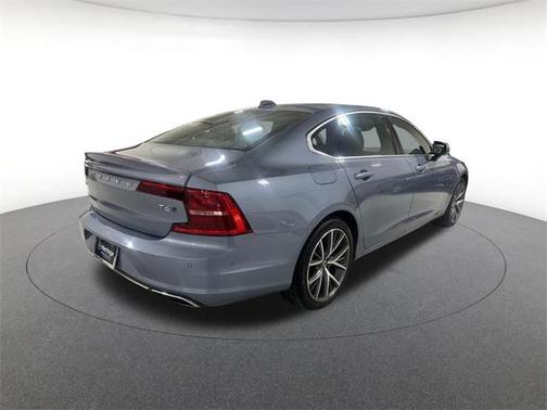 2018 Volvo S90 T6 Momentum