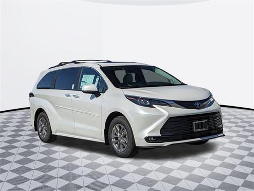 2025 Toyota Sienna XLE 8 Passenger