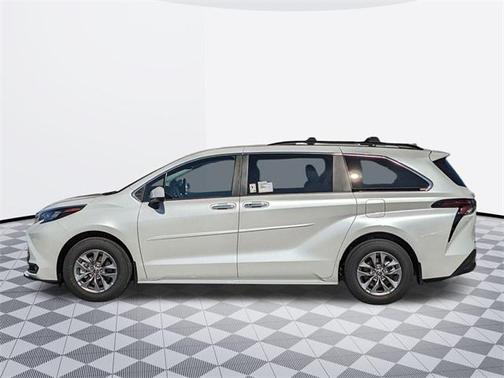 2025 Toyota Sienna XLE 8 Passenger