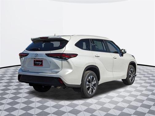 2025 Toyota Highlander XLE