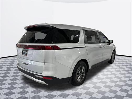 2023 Kia Carnival LX