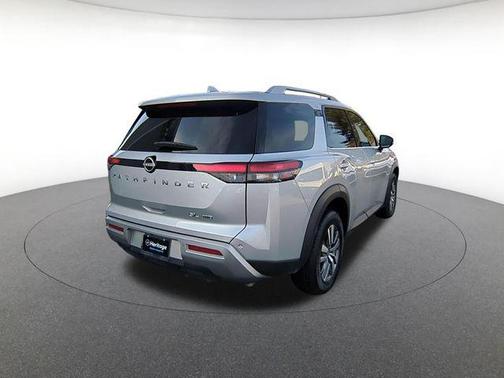 2025 Nissan Pathfinder SL 4WD