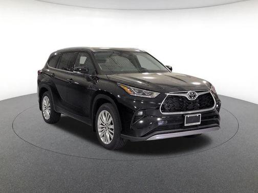 Midnight Black Metallic 2026 Toyota Highlander Platinum
