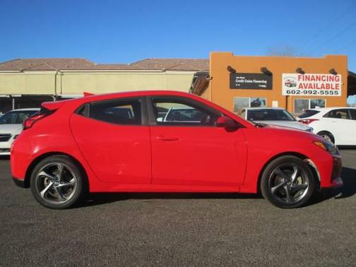 2019 Hyundai Veloster 2