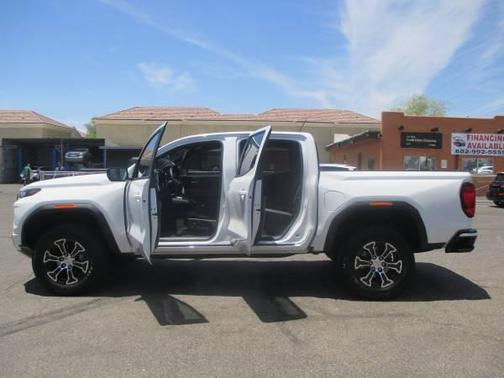 2024 GMC Canyon Base