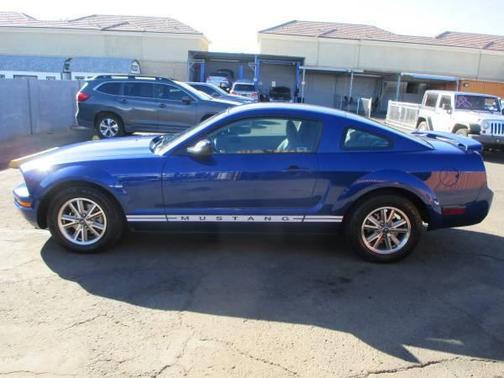 2005 Ford Mustang Deluxe