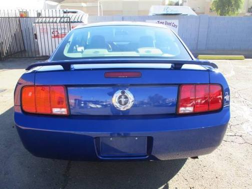 2005 Ford Mustang Deluxe