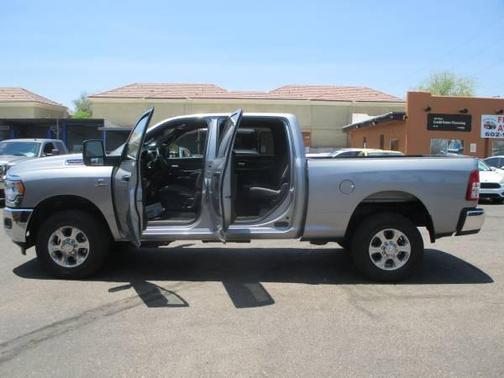 2023 RAM 2500 Big Horn Crew Cab 4x4 6'4' Box