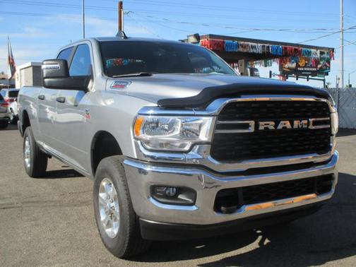 2023 RAM 2500 Big Horn Crew Cab 4x4 6'4' Box