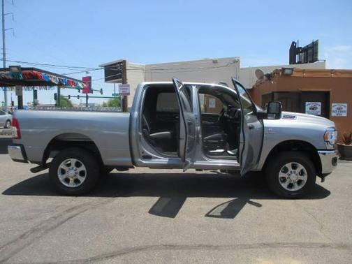 2023 RAM 2500 Big Horn Crew Cab 4x4 6'4' Box