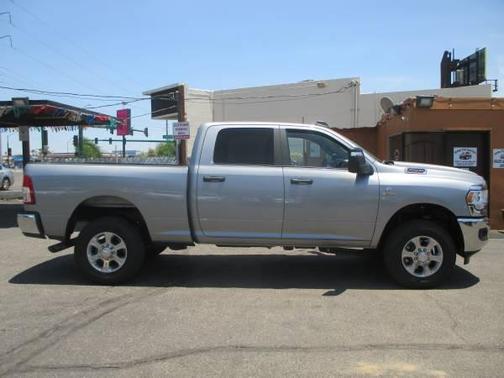 2023 RAM 2500 Big Horn Crew Cab 4x4 6'4' Box