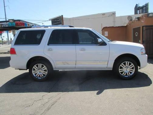 2012 Lincoln Navigator Base