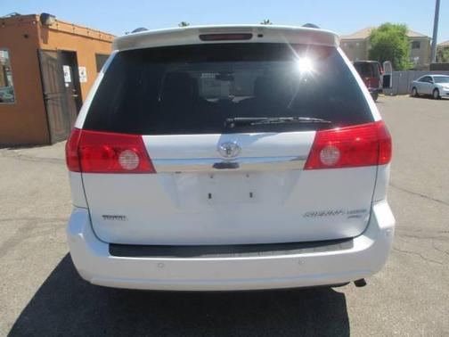 Blizzard Pearl 2009 Toyota Sienna XLE Limited