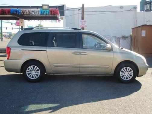 2011 Kia Sedona LX