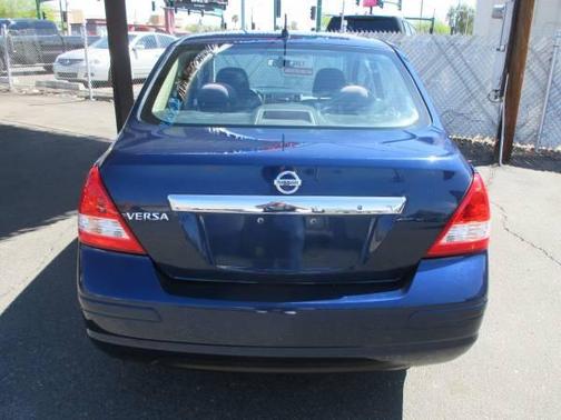 2010 Nissan Versa 1.8 S