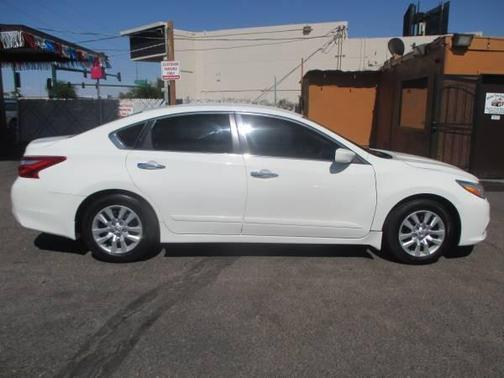 White 2017 Nissan Altima 2.5 S
