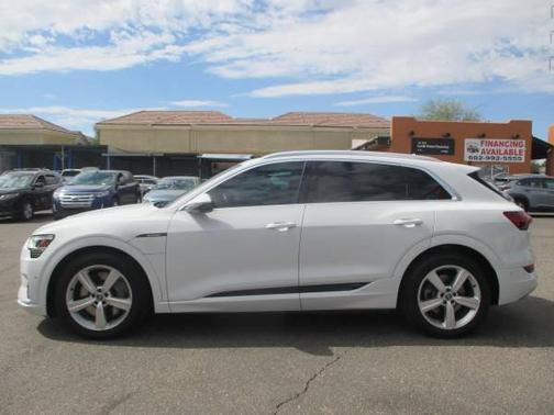 2019 Audi e-tron Premium Plus