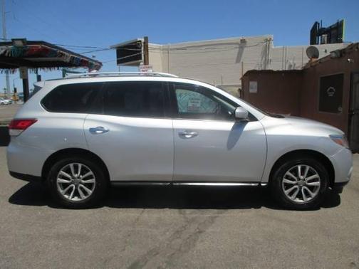 2016 Nissan Pathfinder S