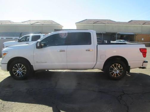 2021 Nissan Titan SV