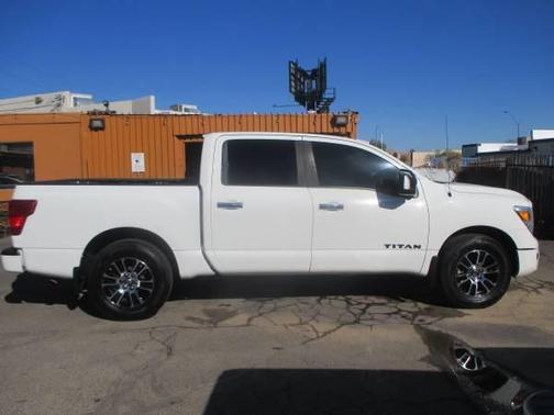 2021 Nissan Titan SV