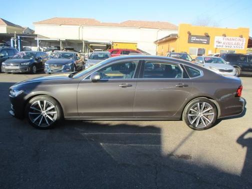 2021 Volvo S90 T6 Momentum
