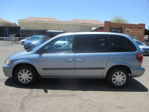 Bright Silver Metallic Clearcoat 2005 Chrysler Town & Country Base