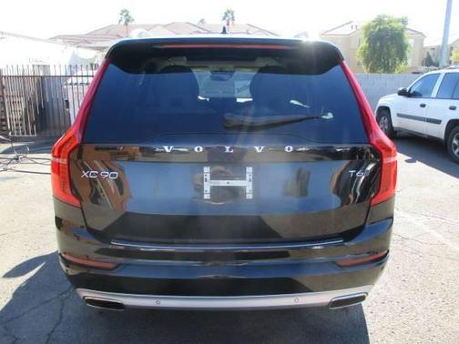 2018 Volvo XC90 T6 Momentum