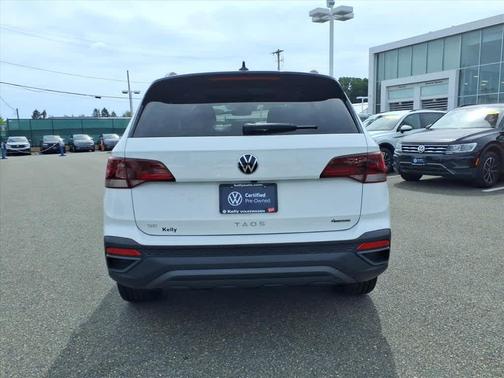 2024 Volkswagen Taos 1.5T SE Black