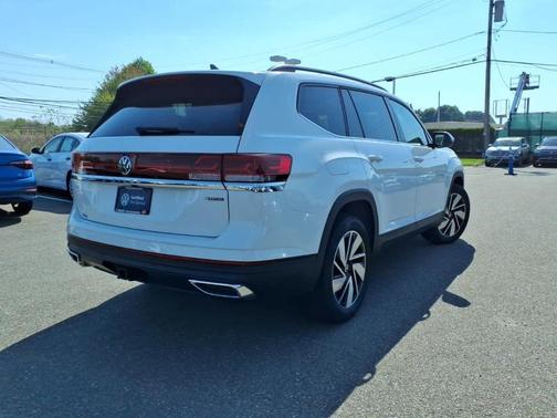 Pure White 2025 Volkswagen Atlas 2.0T SE