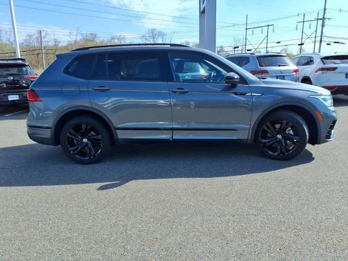 Platinum Gray Metallic 2023 Volkswagen Tiguan 2.0T SE R-Line Black