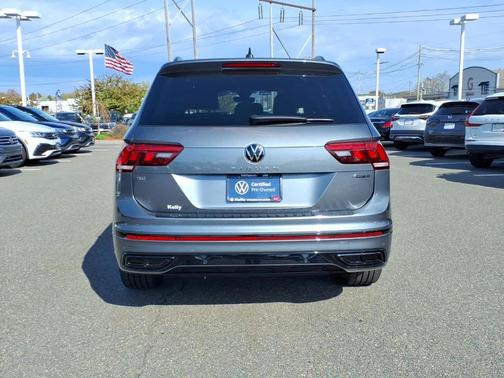 Platinum Gray Metallic 2023 Volkswagen Tiguan 2.0T SE R-Line Black