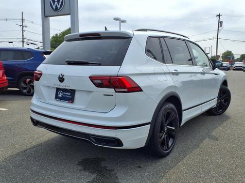2024 Volkswagen Tiguan 2.0T SE R-Line Black
