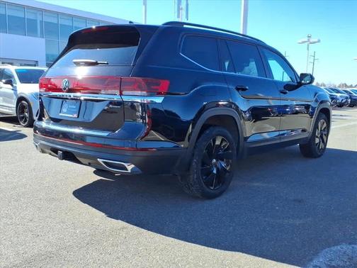 2024 Volkswagen Atlas 2.0T SE