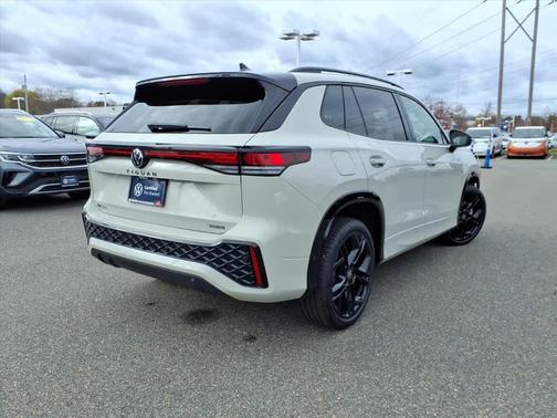 2025 Volkswagen Tiguan 2.0T SE R-Line Black