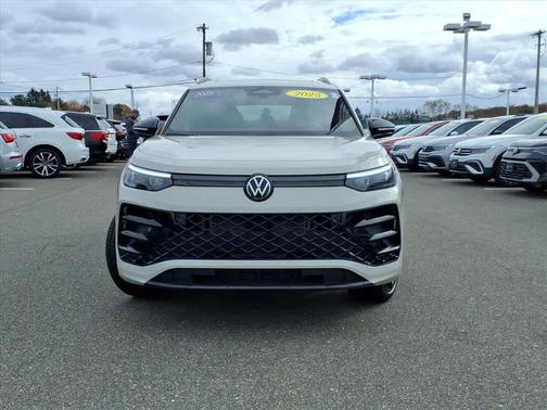 2025 Volkswagen Tiguan 2.0T SE R-Line Black