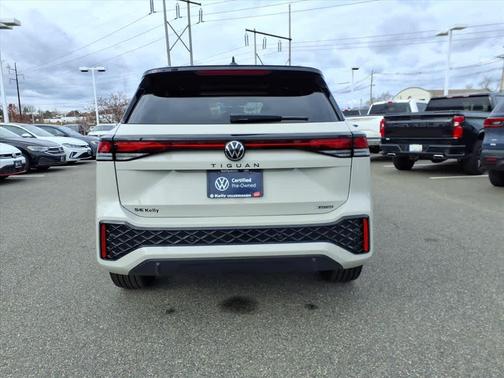 2025 Volkswagen Tiguan 2.0T SE R-Line Black