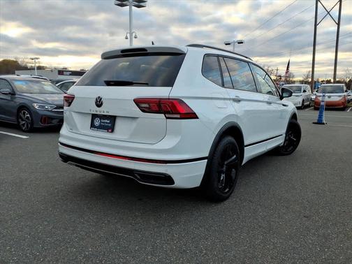 2024 Volkswagen Tiguan 2.0T SE R-Line Black