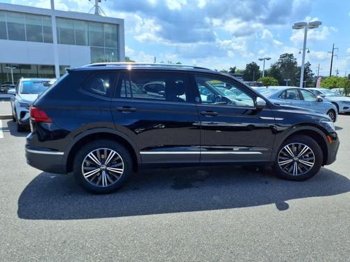 2024 Volkswagen Tiguan 2.0T Wolfsburg Edition