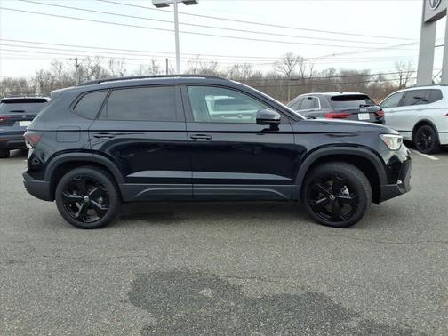 2025 Volkswagen Taos 1.5T SE Black