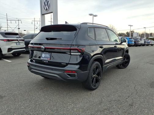 2025 Volkswagen Taos 1.5T SE Black