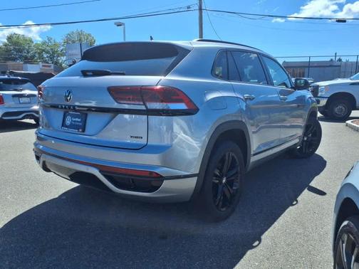 2023 Volkswagen Atlas Cross Sport 2.0T SEL R-Line Black