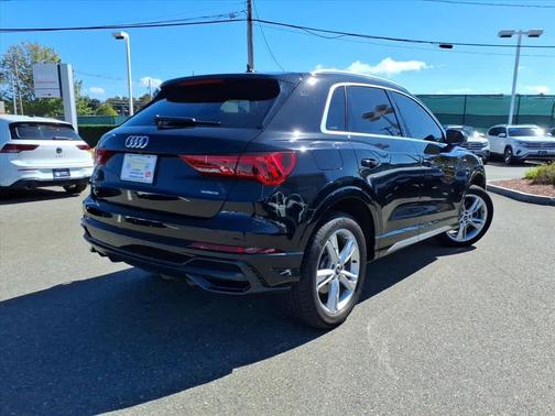2022 Audi Q3 45 S line Premium