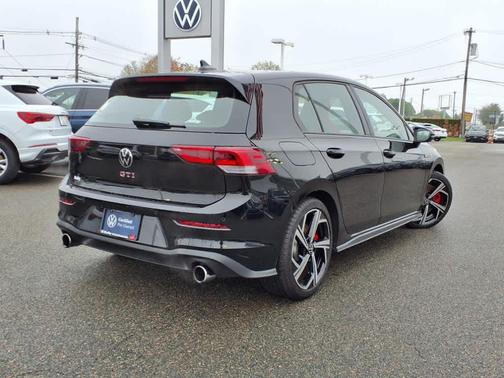 2024 Volkswagen Golf GTI 2.0T SE