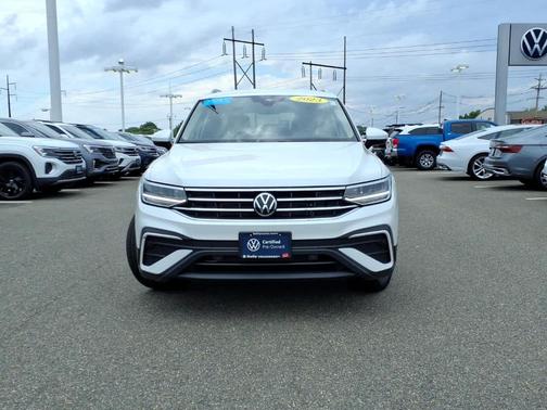 Opal White Pearl Effect 2023 Volkswagen Tiguan 2.0T SE
