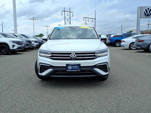 Opal White Pearl Effect 2023 Volkswagen Tiguan 2.0T SE