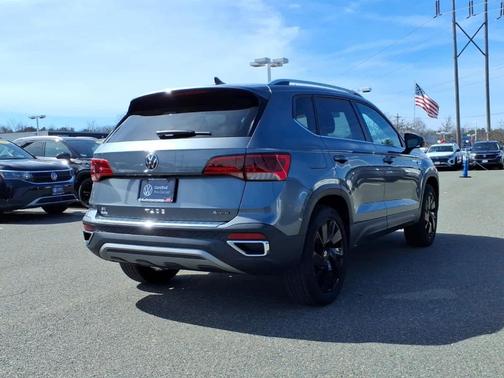 2024 Volkswagen Taos 1.5T SE