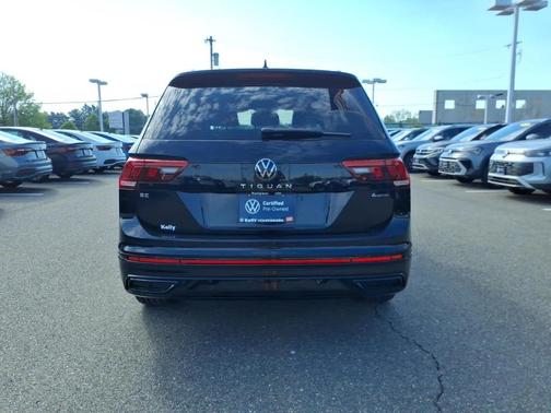 Deep Black Pearl Effect 2024 Volkswagen Tiguan 2.0T SE R-Line Black
